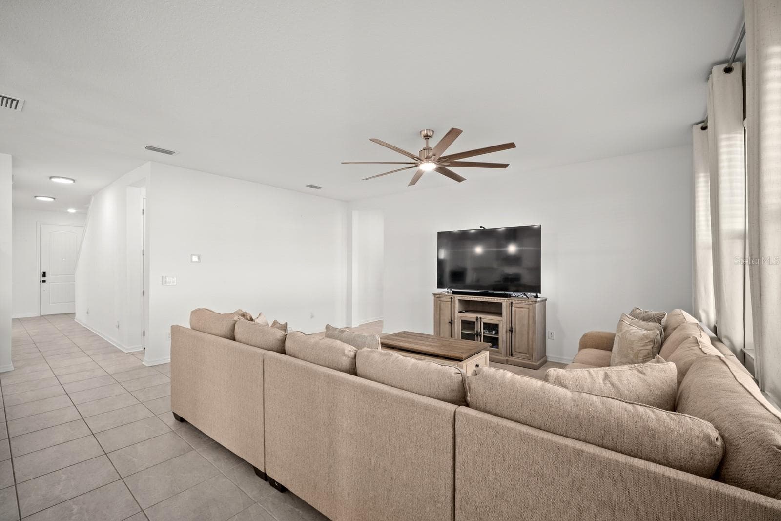 Single Family Residence at 82 HILLSHIRE PL, SPRING HILL, photo 9 of 33