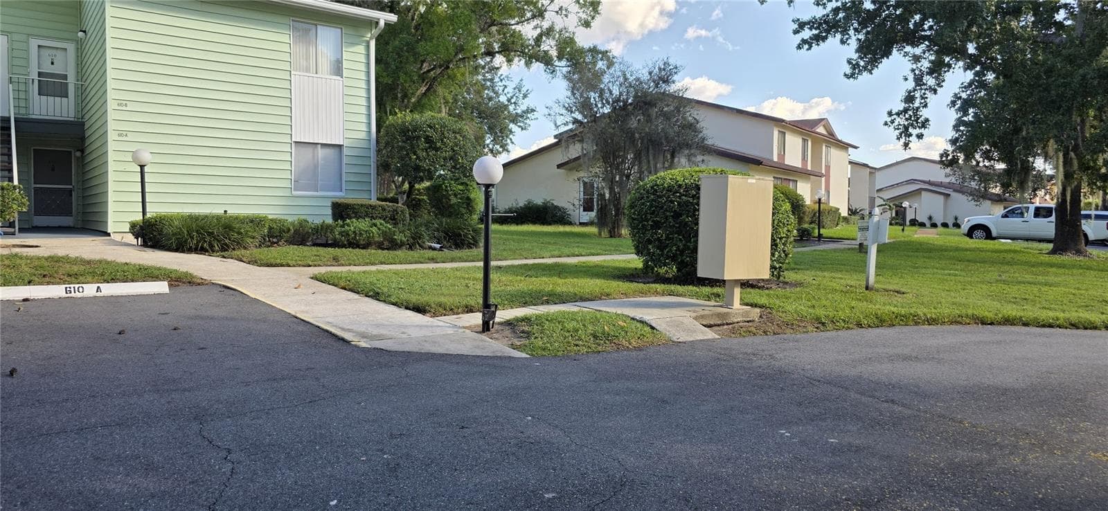 Mail box, Parking directly to your home. - 610 MIDWAY DR #A, OCALA