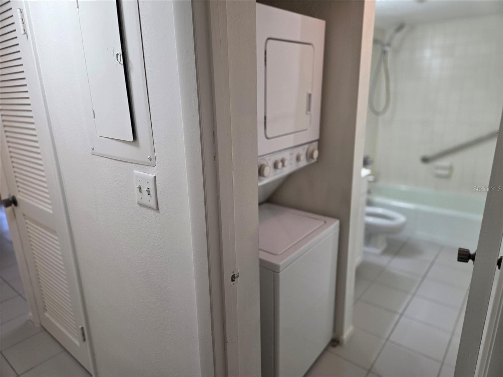 Washer and Dryer and tub - 610 MIDWAY DR #A, OCALA
