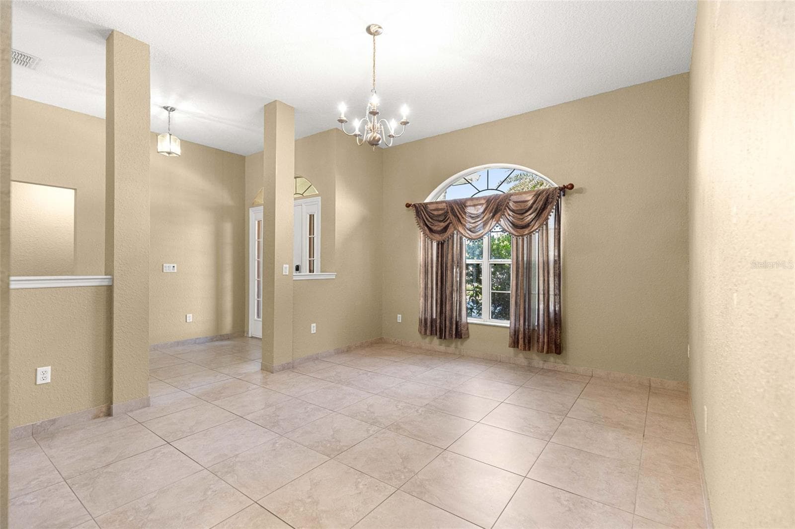 Single Family Residence at 19 SUNRISE CT, OCALA, photo 6 of 73