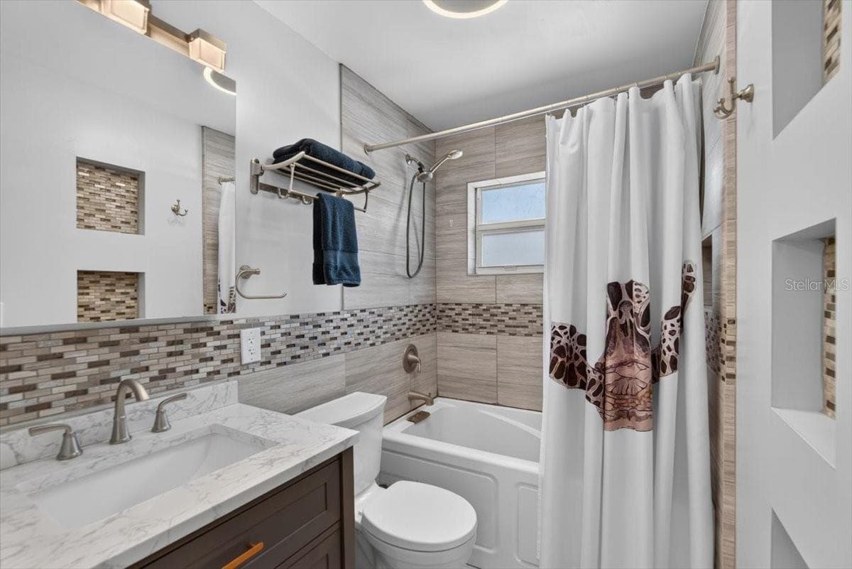 Single Family Residence at 6205 FAIRWAY BLVD, APOLLO BEACH, photo 11 of 42