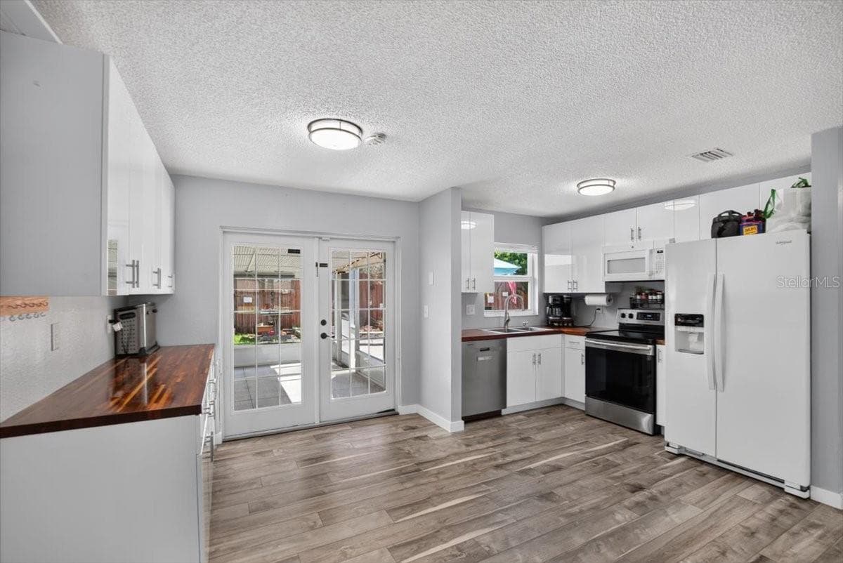 Single Family Residence at 6205 FAIRWAY BLVD, APOLLO BEACH, photo 15 of 42