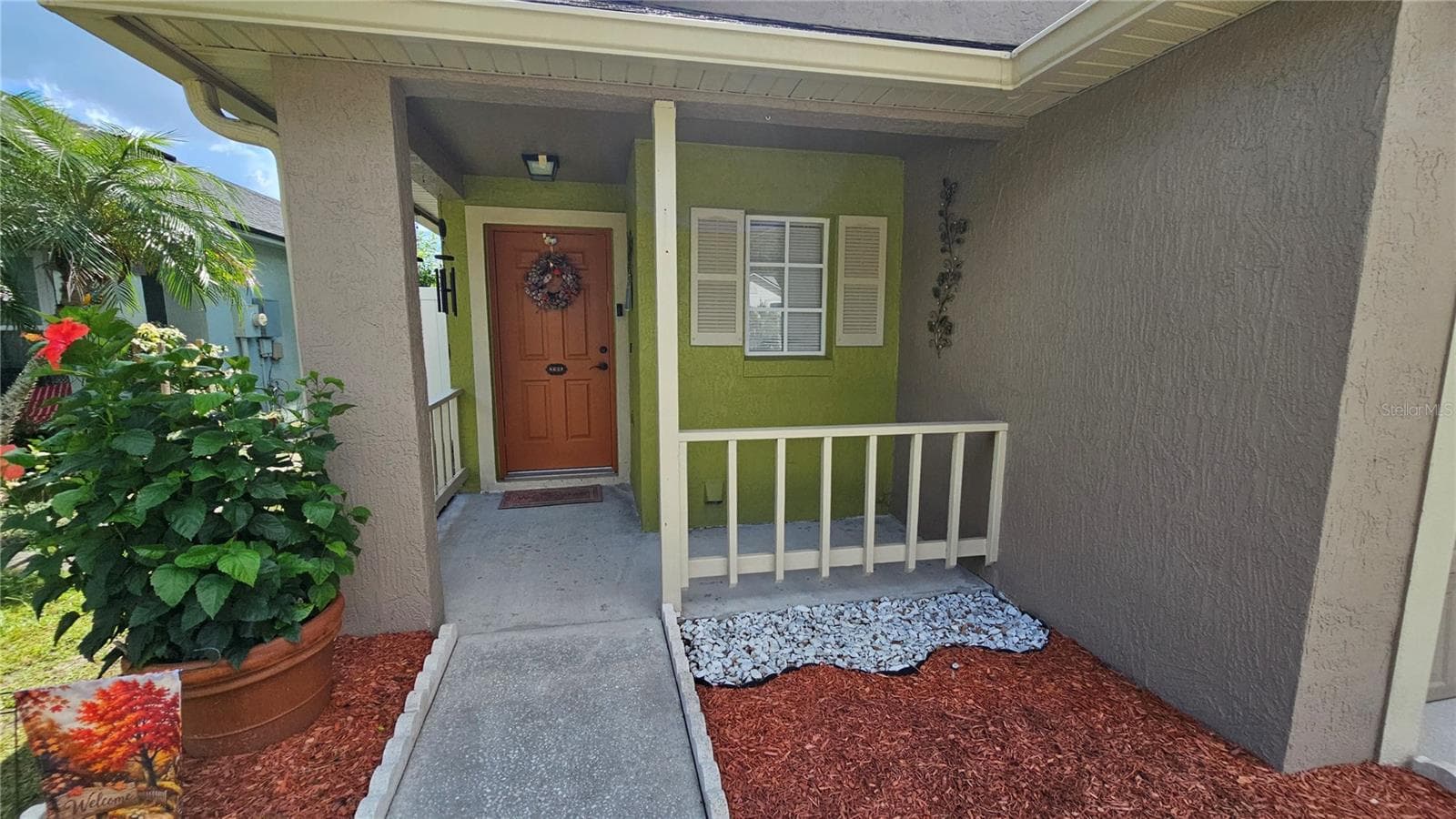 Inviting Front Entry - 8632 FOLEY DR, ORLANDO