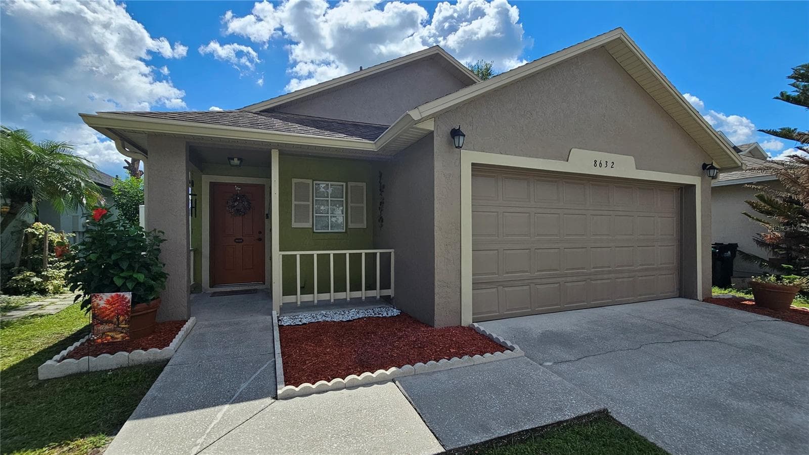 Welcoming Covered EntryEntry - 8632 FOLEY DR, ORLANDO