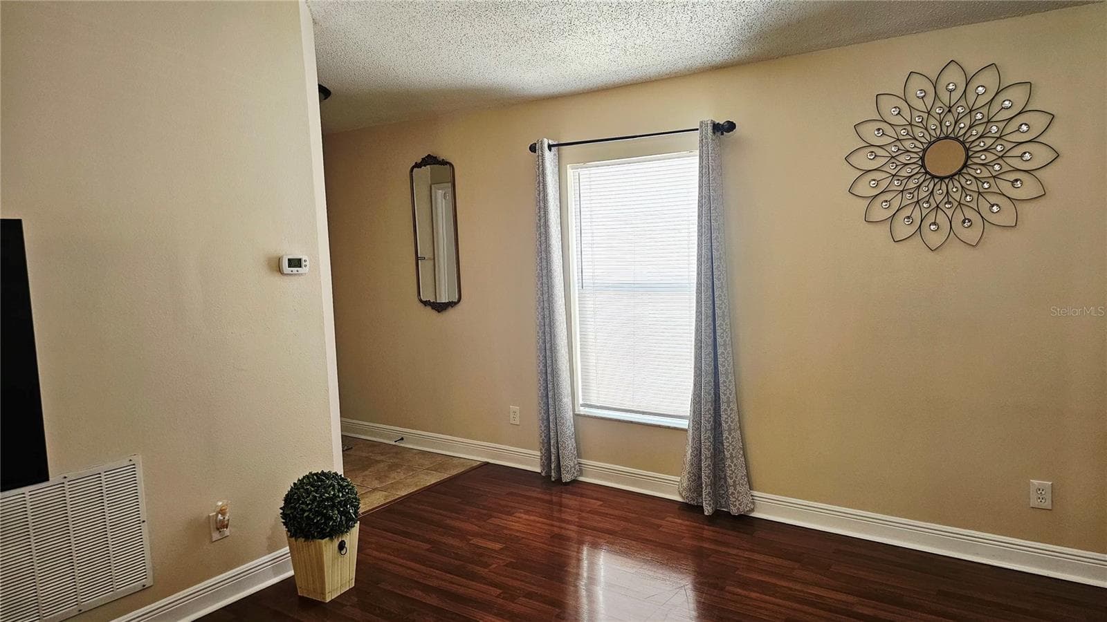 LV Vaulted Ceilings & Decorative Shelving - 8632 FOLEY DR, ORLANDO