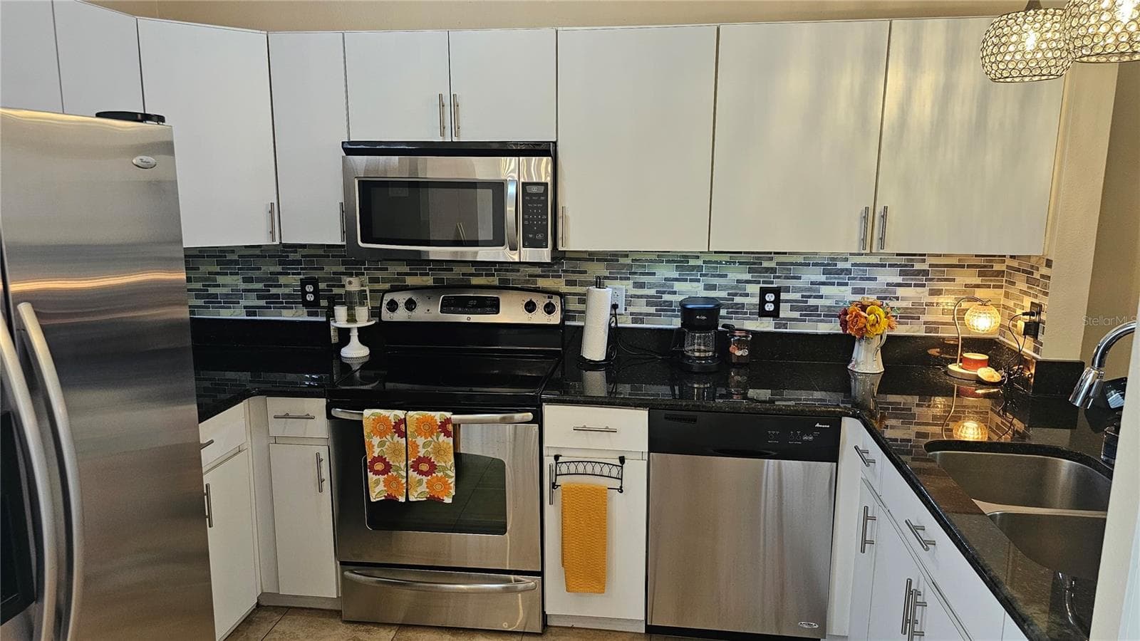 Kitchen w/Ample Cabinetry - 8632 FOLEY DR, ORLANDO