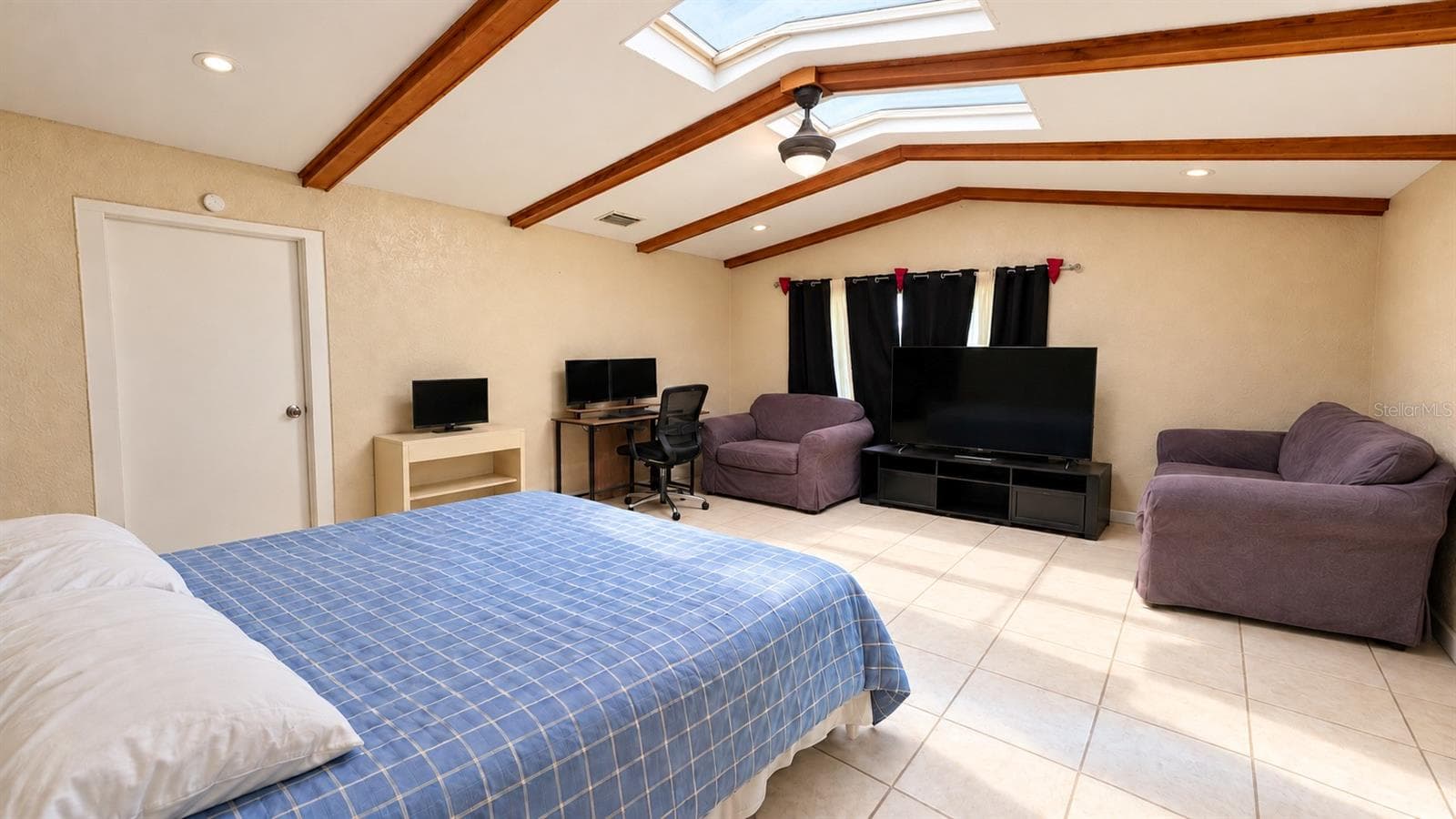 Florida Room-A - 5636 BEECH ST, ZEPHYRHILLS