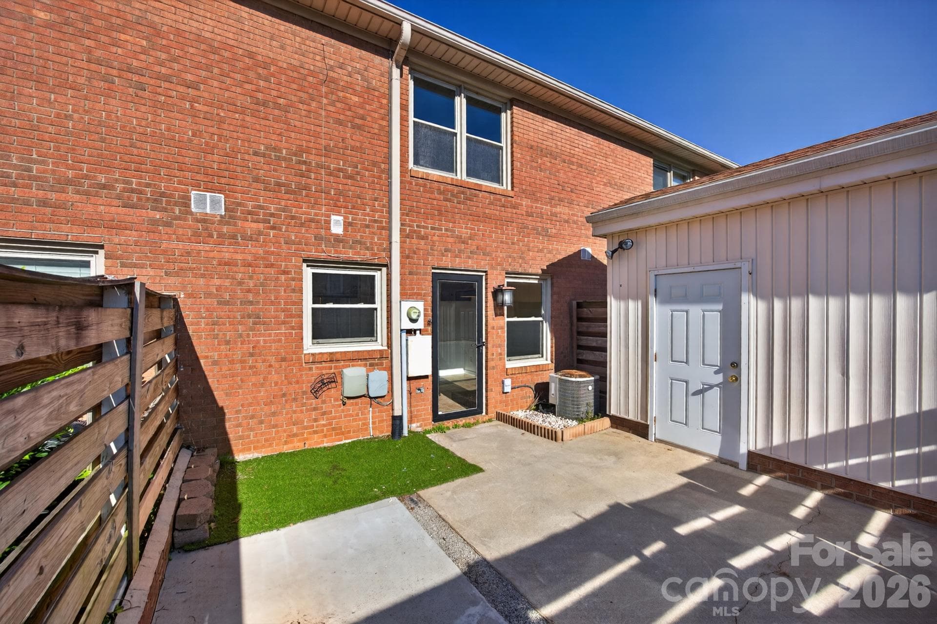 Townhouse at 817 Mitchell Avenue, Salisbury, photo 4 of 23