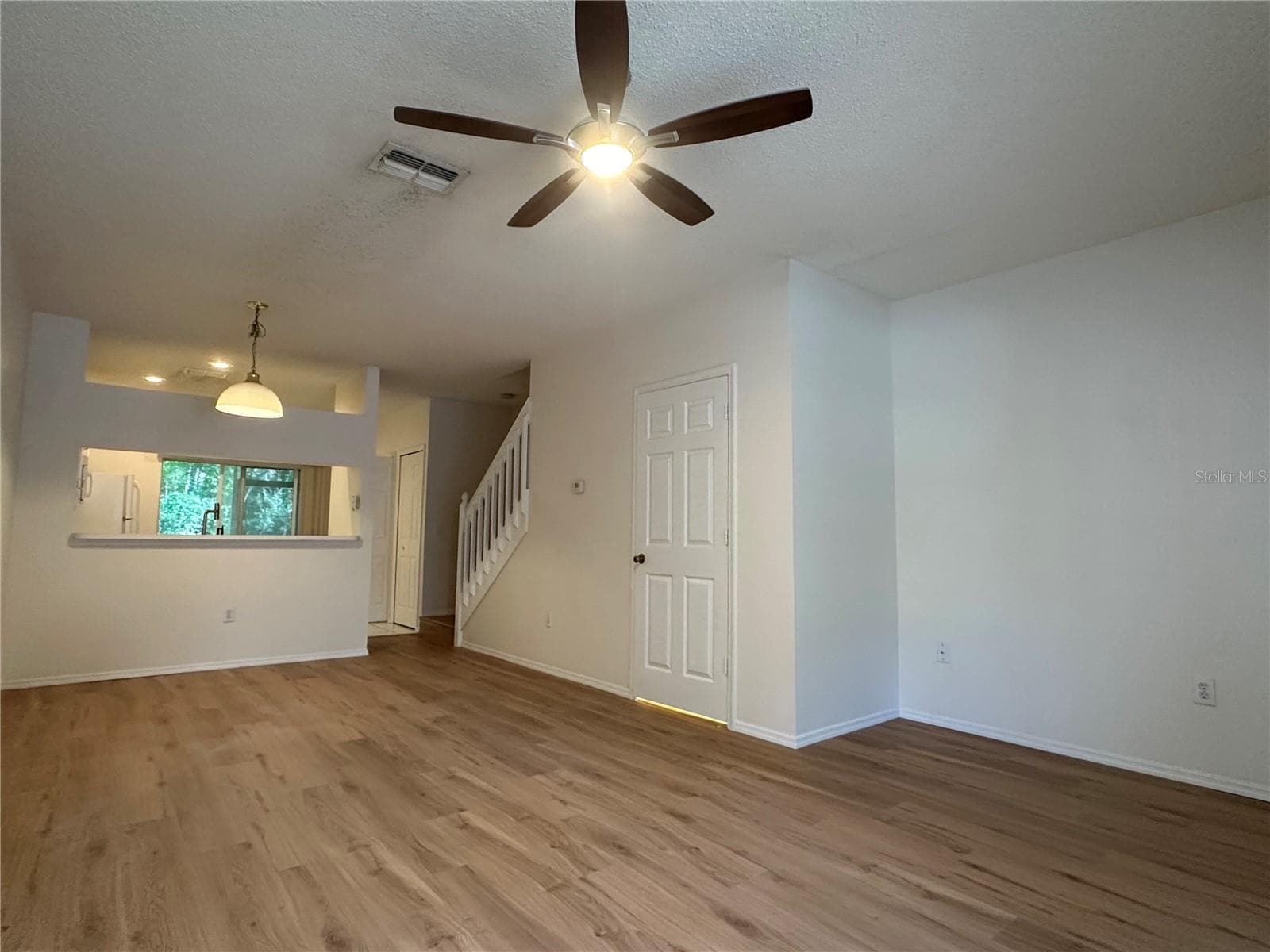 Townhouse at 8627 HUNTERS KEY CIR, TAMPA, photo 3 of 18