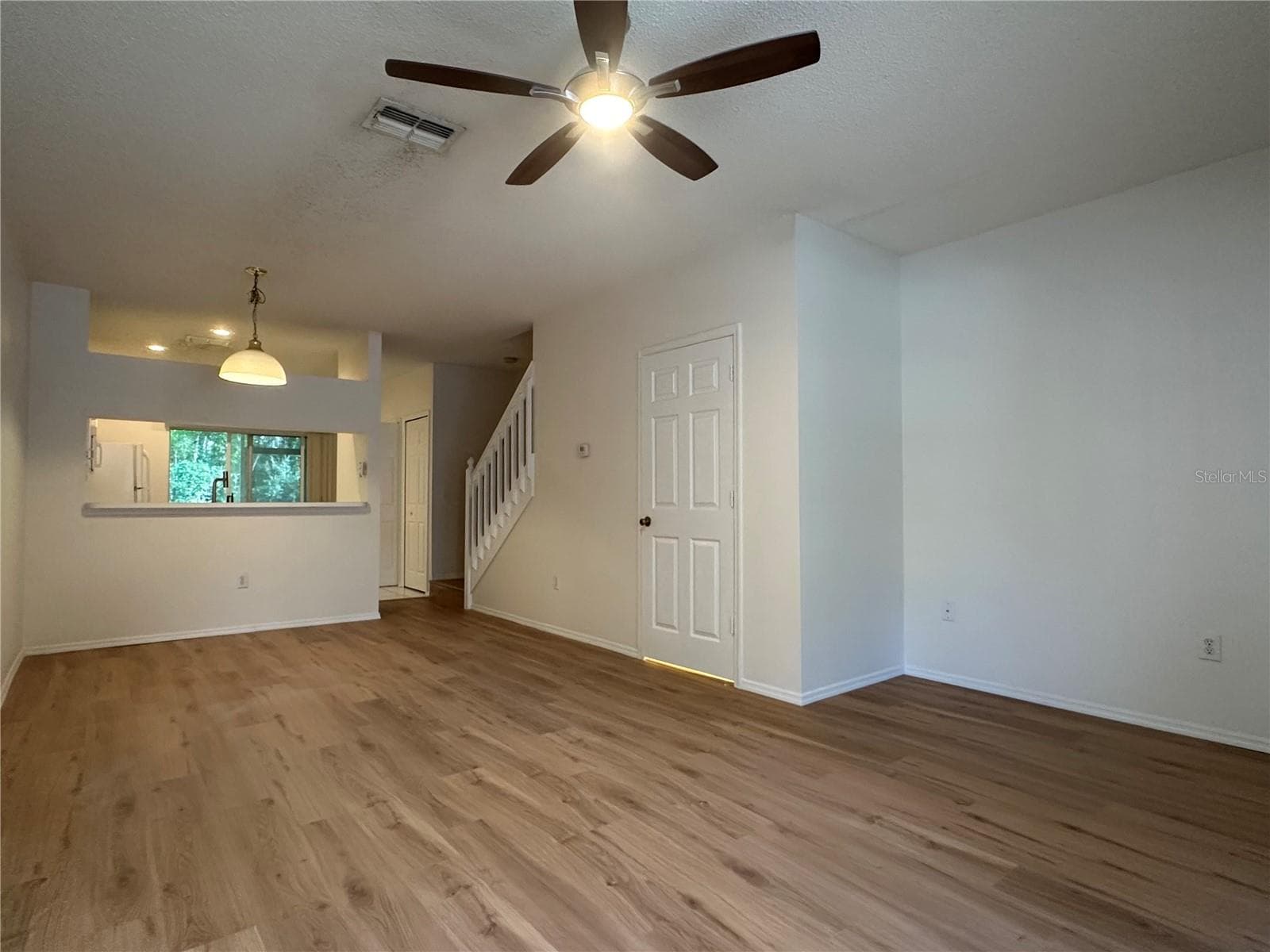 Townhouse at 8627 HUNTERS KEY CIR, TAMPA, photo 4 of 18