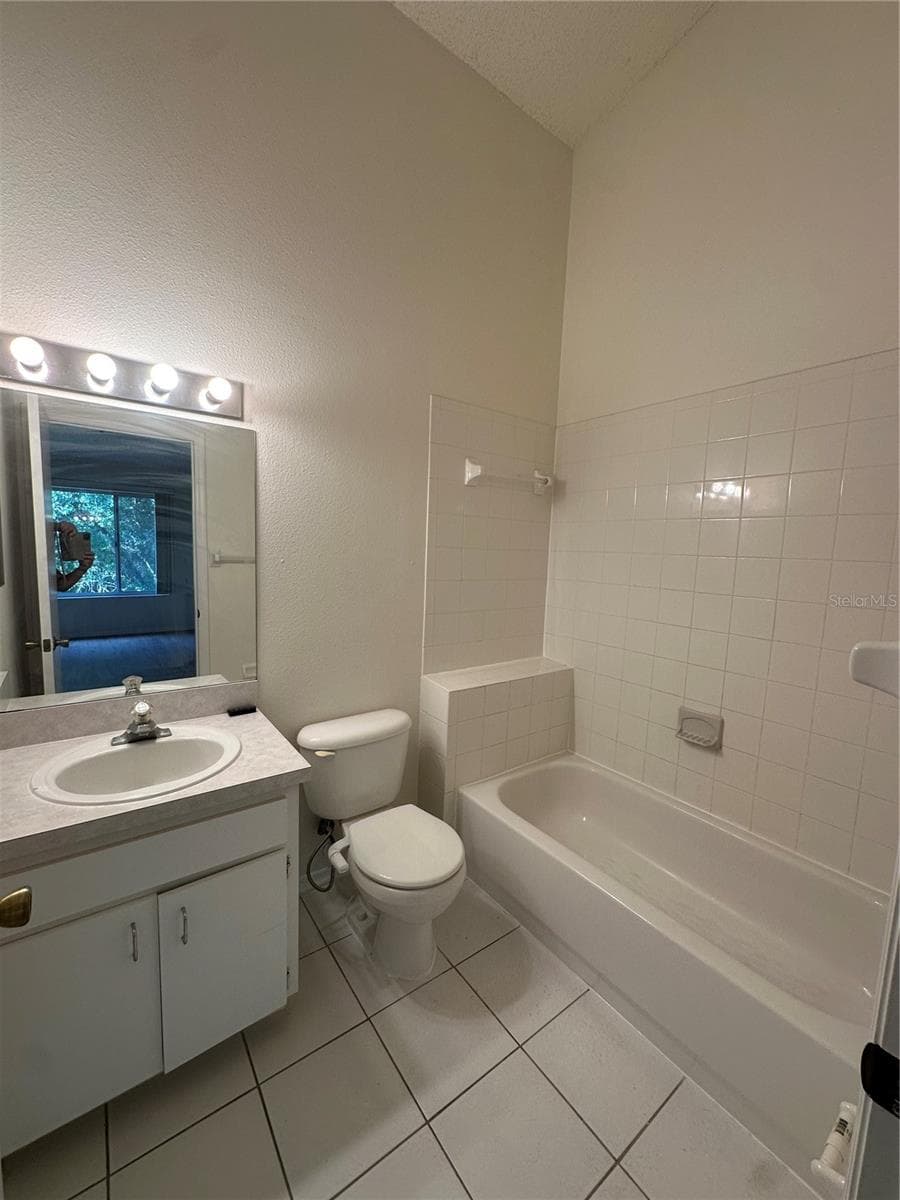 Townhouse at 8627 HUNTERS KEY CIR, TAMPA, photo 11 of 18