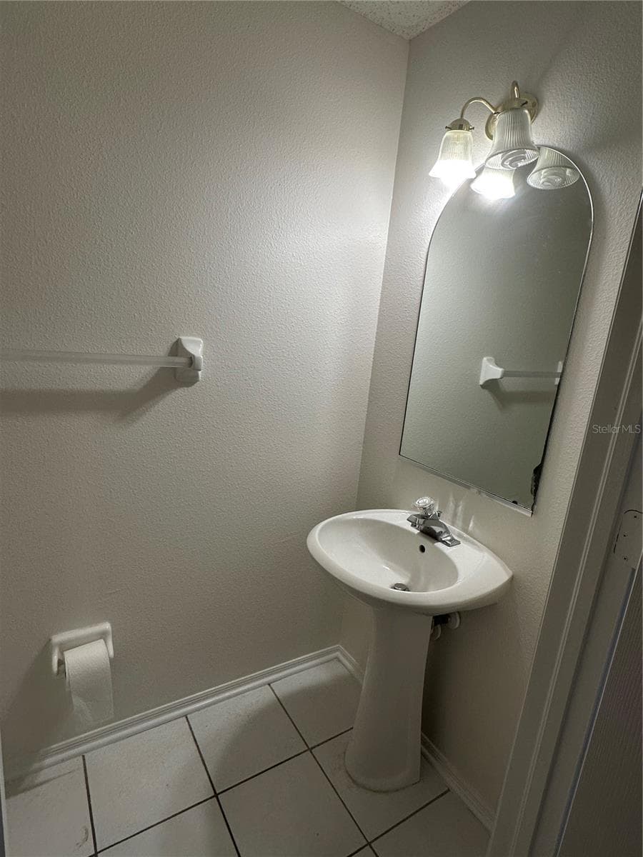 Townhouse at 8627 HUNTERS KEY CIR, TAMPA, photo 13 of 18
