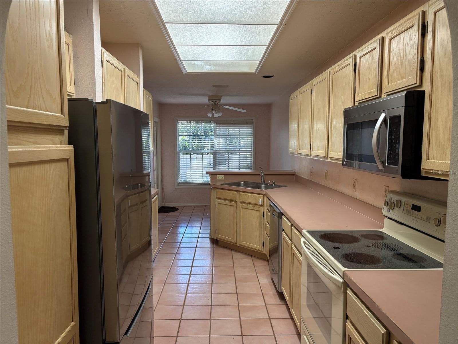 kitchen - 402 DATE PALM CT NE, ST PETERSBURG