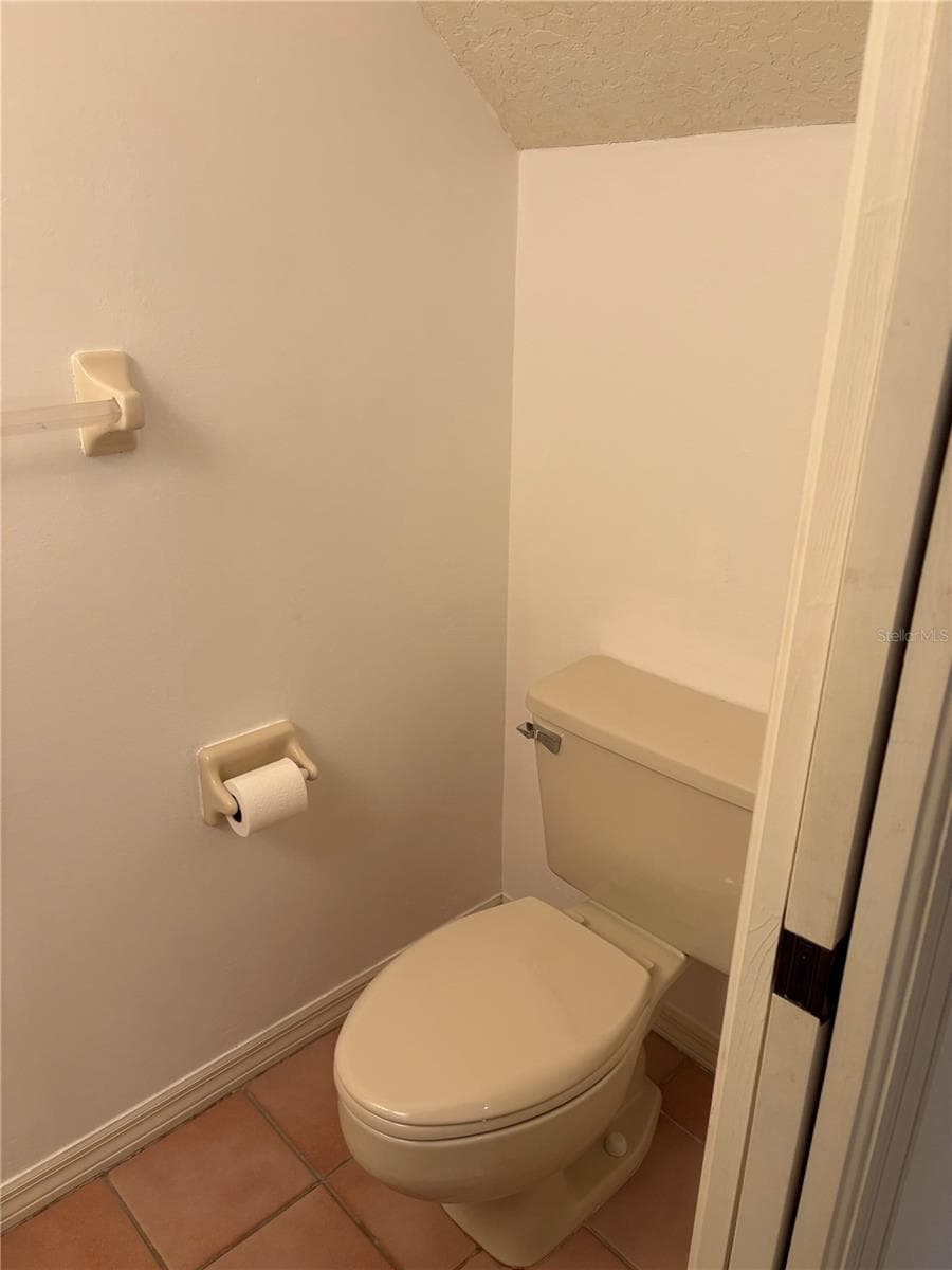 Half Bath downstairs - 402 DATE PALM CT NE, ST PETERSBURG