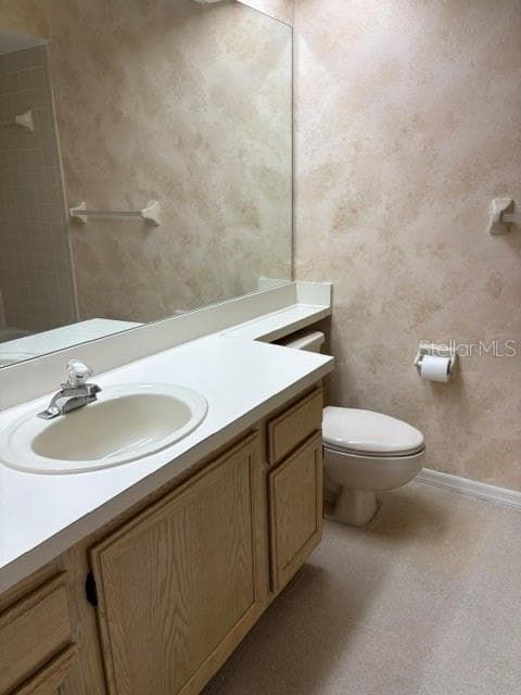 guest bath upstairs - 402 DATE PALM CT NE, ST PETERSBURG