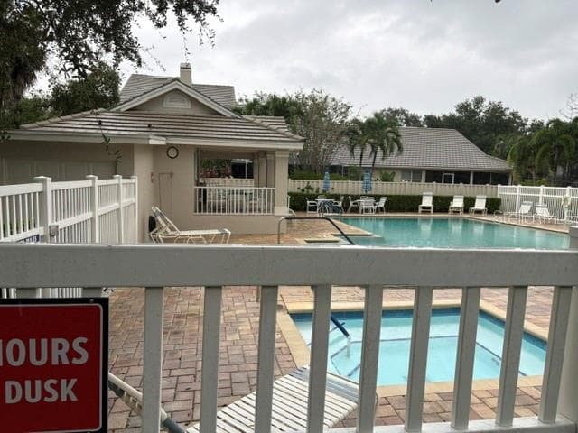 Community Pool - 402 DATE PALM CT NE, ST PETERSBURG