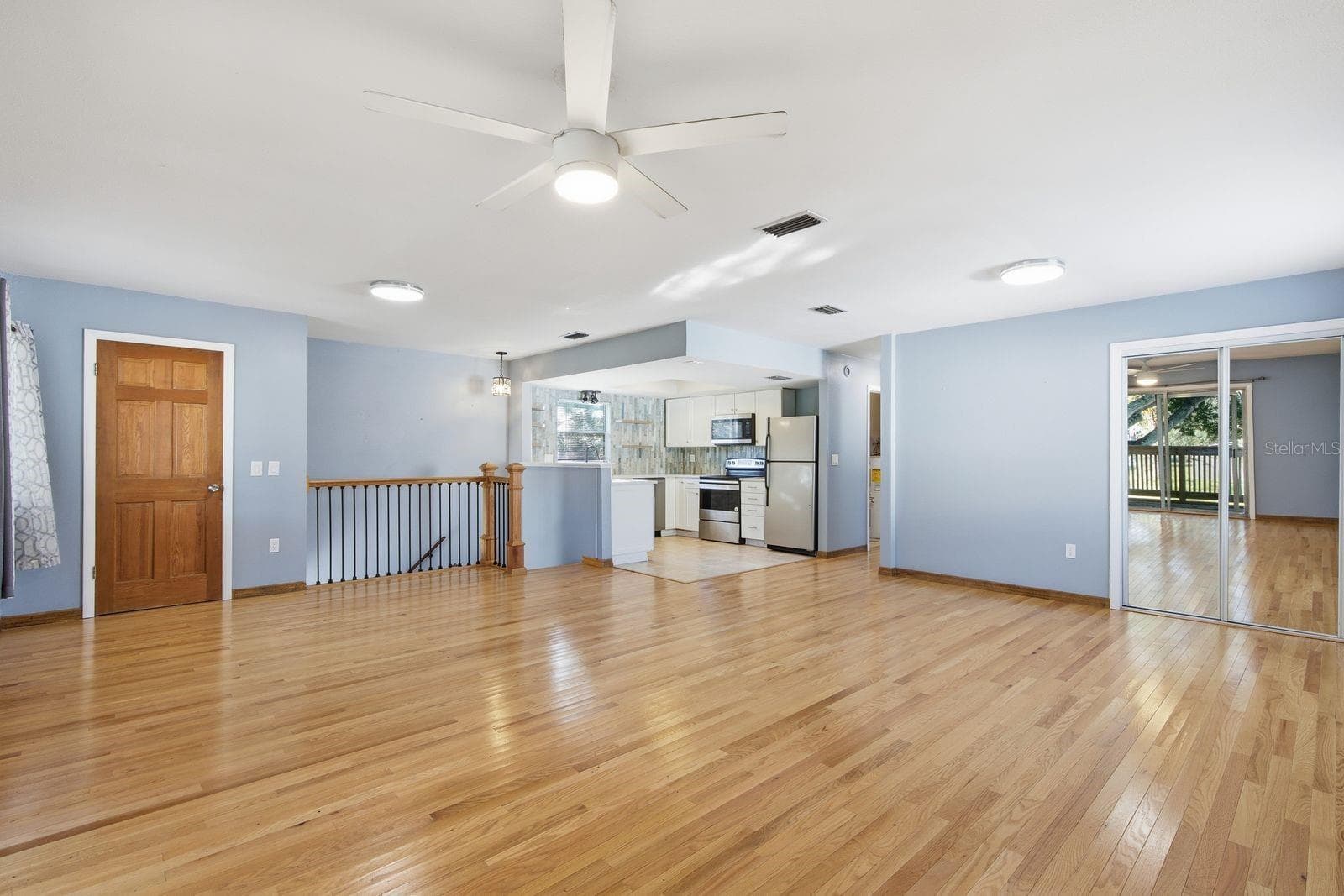 Living/Dining Area - 305 CRYSTAL BEACH AVE, CRYSTAL BEACH