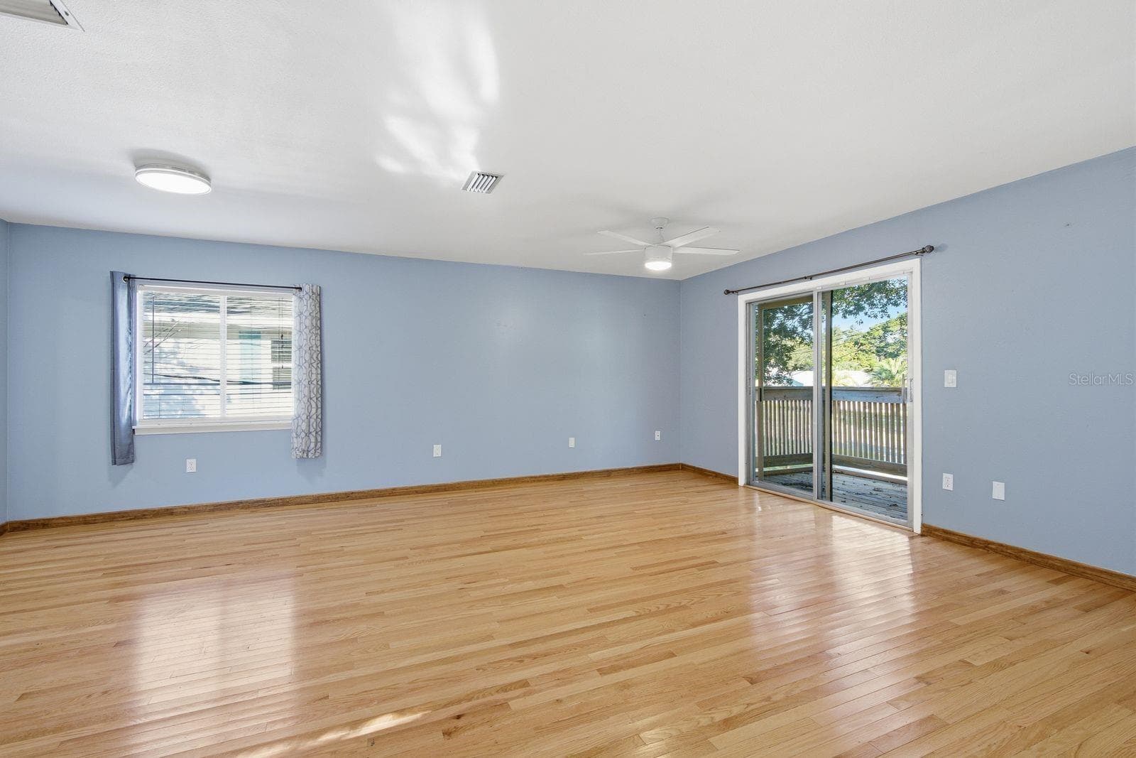 Living/Dining Area - 305 CRYSTAL BEACH AVE, CRYSTAL BEACH