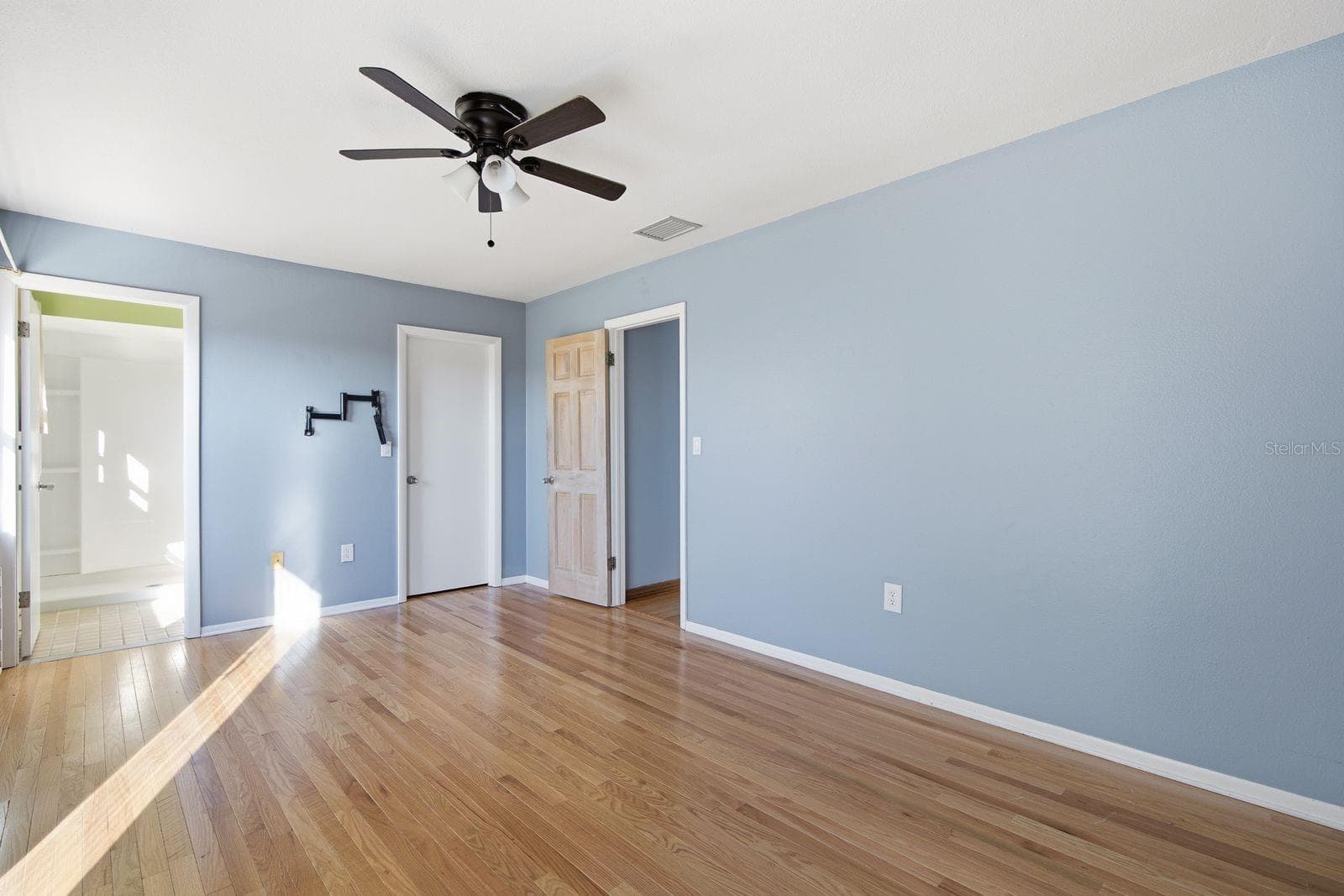 Primary Bedroom - 305 CRYSTAL BEACH AVE, CRYSTAL BEACH