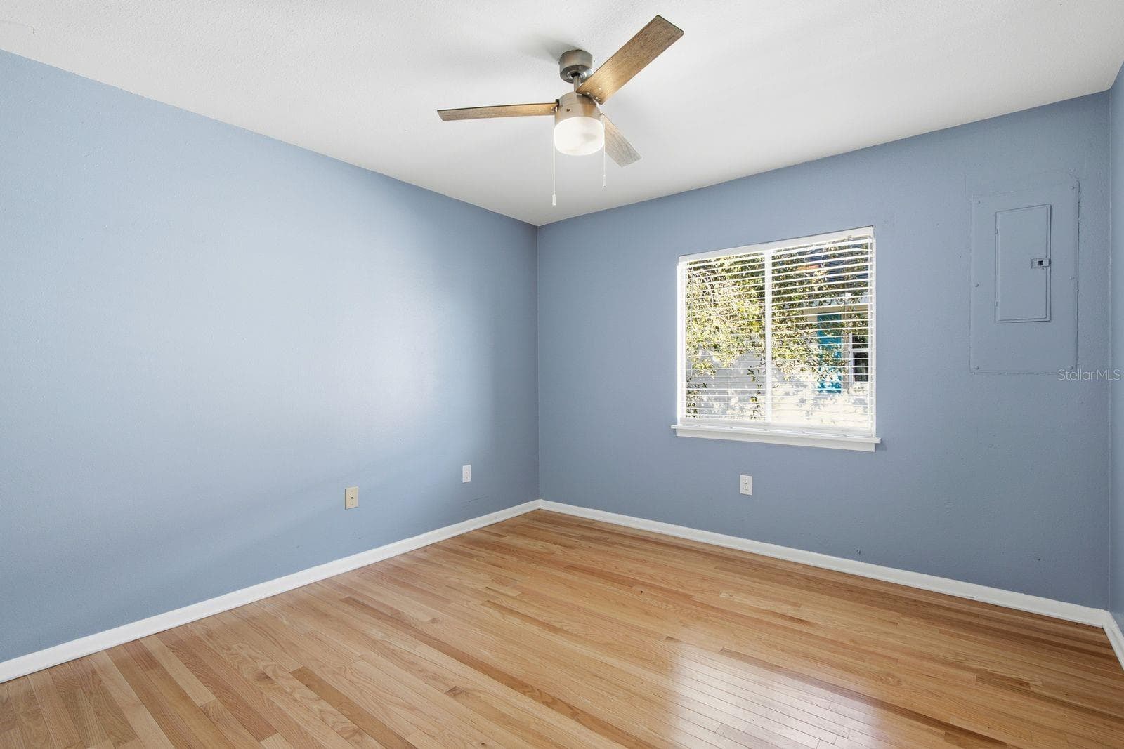 Bedroom 2 - 305 CRYSTAL BEACH AVE, CRYSTAL BEACH