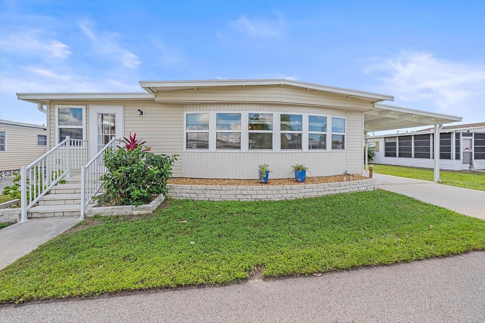 Mobile Home at 102 DEL RIO DR, PALMETTO, photo 2 of 24