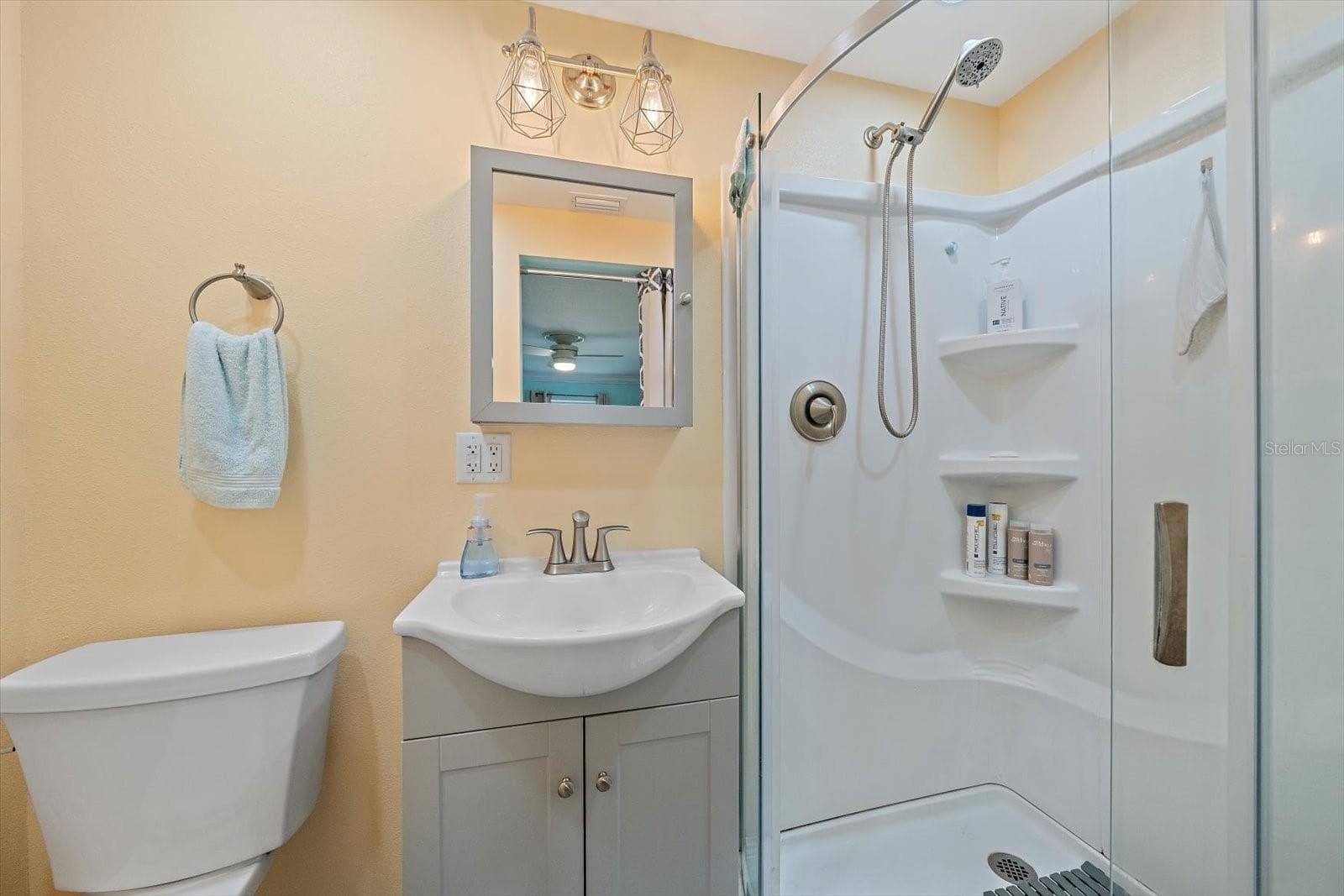 Primary bathroom - 102 DEL RIO DR, PALMETTO