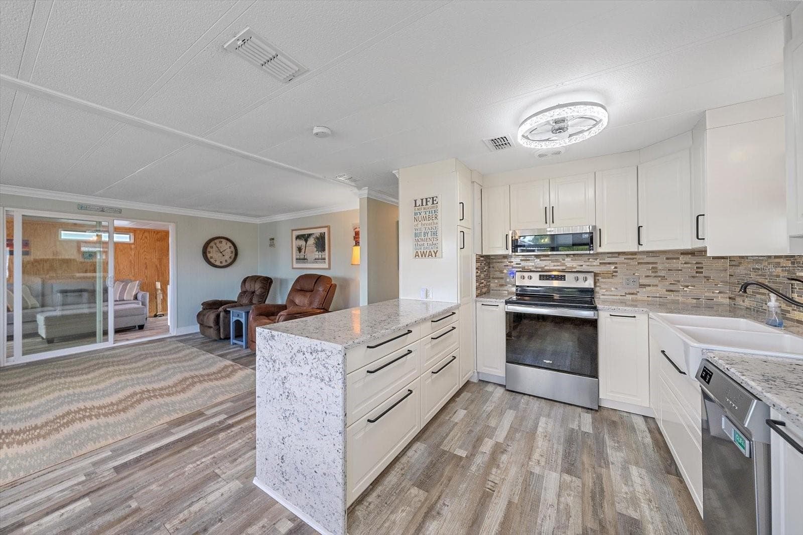 Mobile Home at 102 DEL RIO DR, PALMETTO, photo 14 of 24