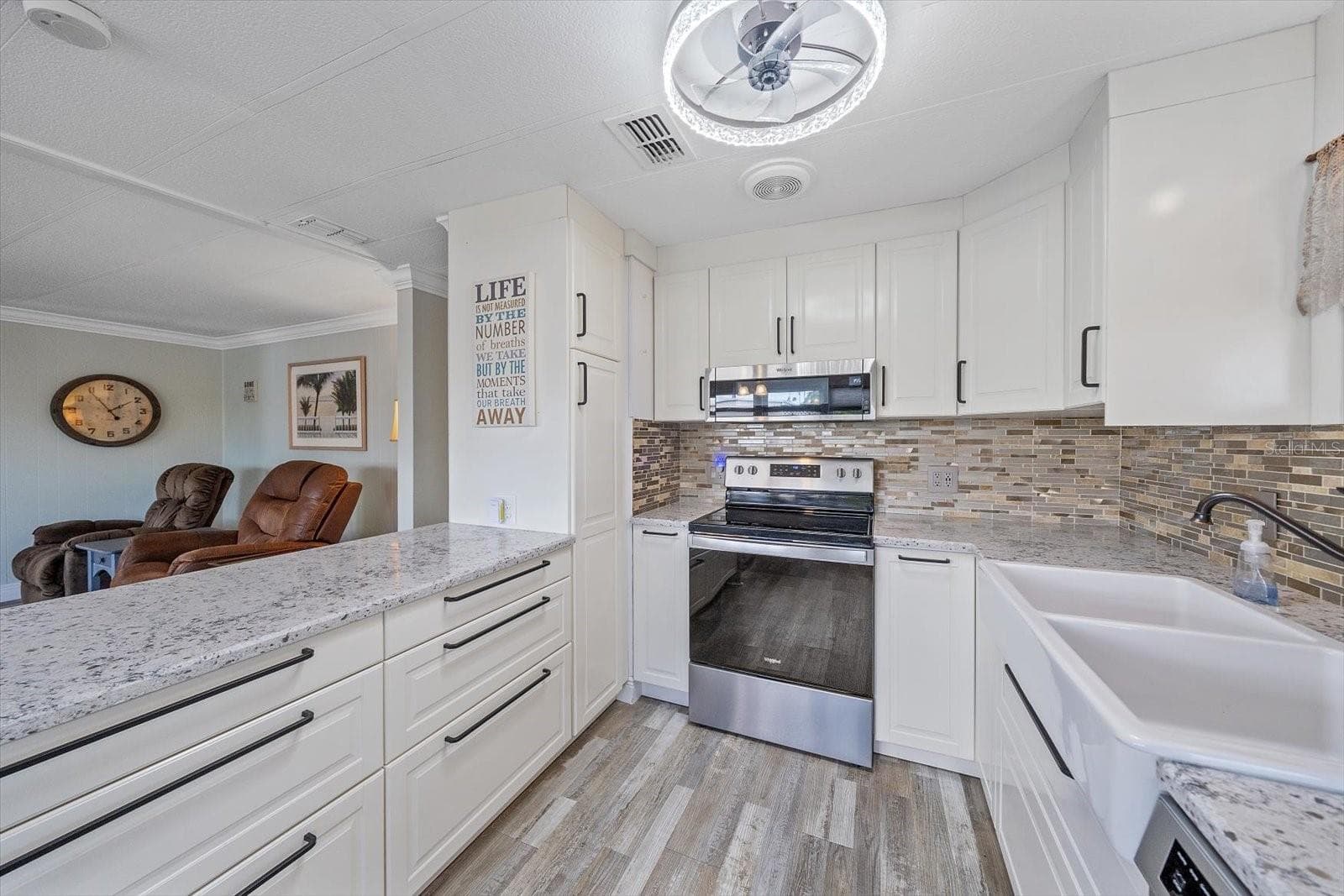 Mobile Home at 102 DEL RIO DR, PALMETTO, photo 15 of 24