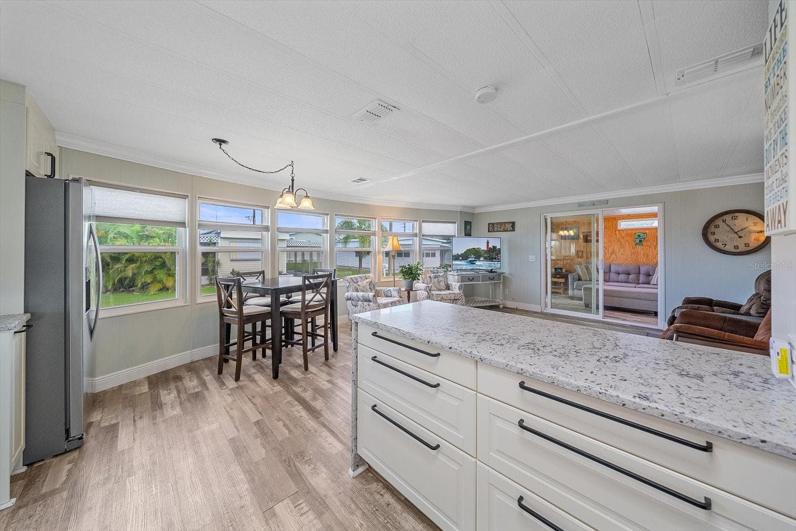 Mobile Home at 102 DEL RIO DR, PALMETTO, photo 18 of 24