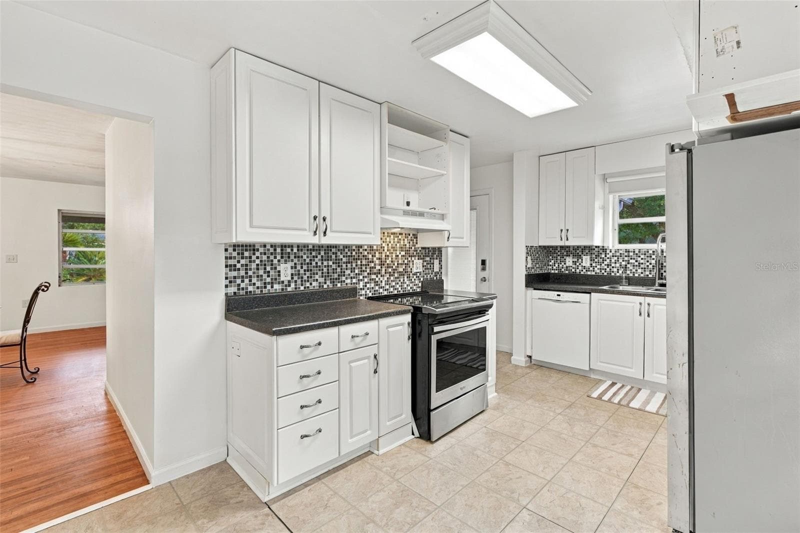 Single Family Residence at 820 S MONTGOMERY AVE, DELAND, photo 2 of 17