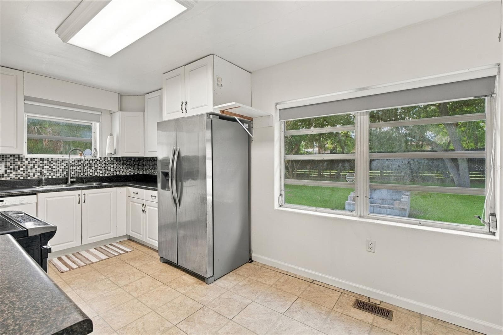 Single Family Residence at 820 S MONTGOMERY AVE, DELAND, photo 3 of 17