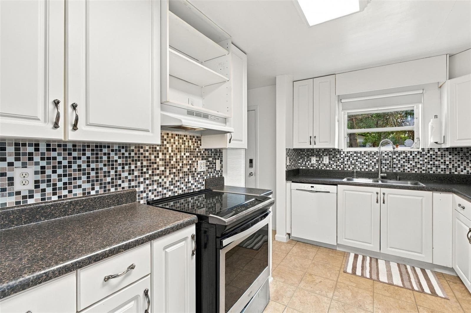 Single Family Residence at 820 S MONTGOMERY AVE, DELAND, photo 4 of 17