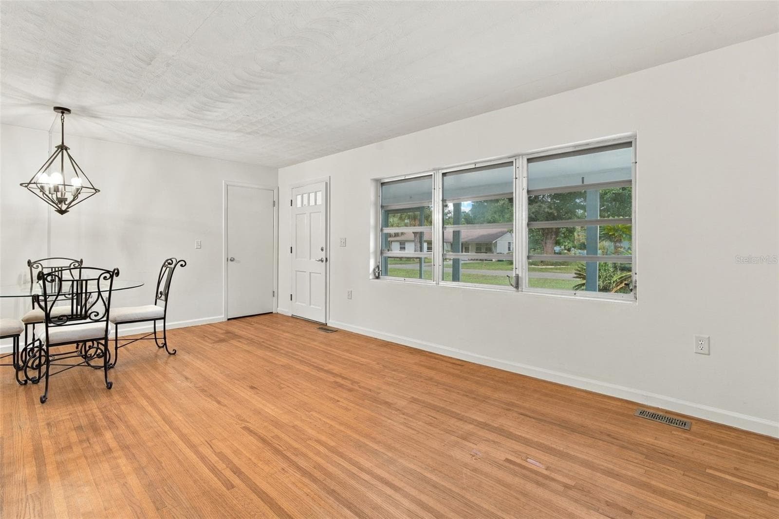 Single Family Residence at 820 S MONTGOMERY AVE, DELAND, photo 6 of 17