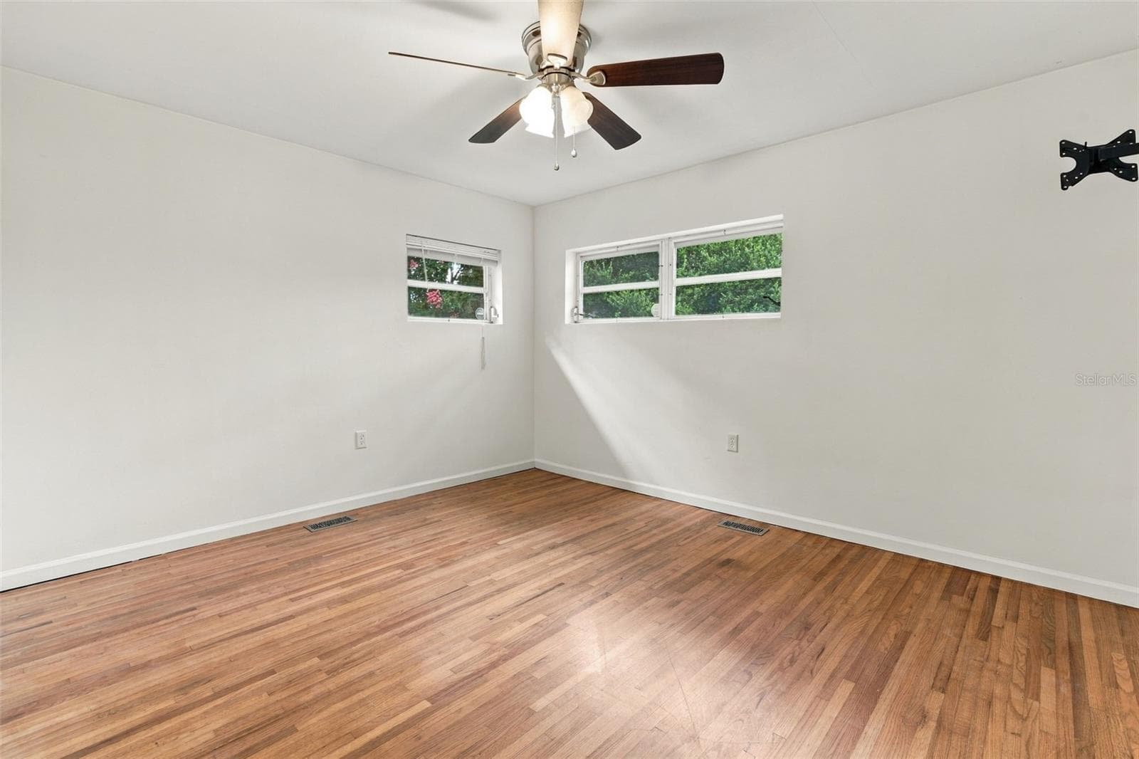 Single Family Residence at 820 S MONTGOMERY AVE, DELAND, photo 10 of 17