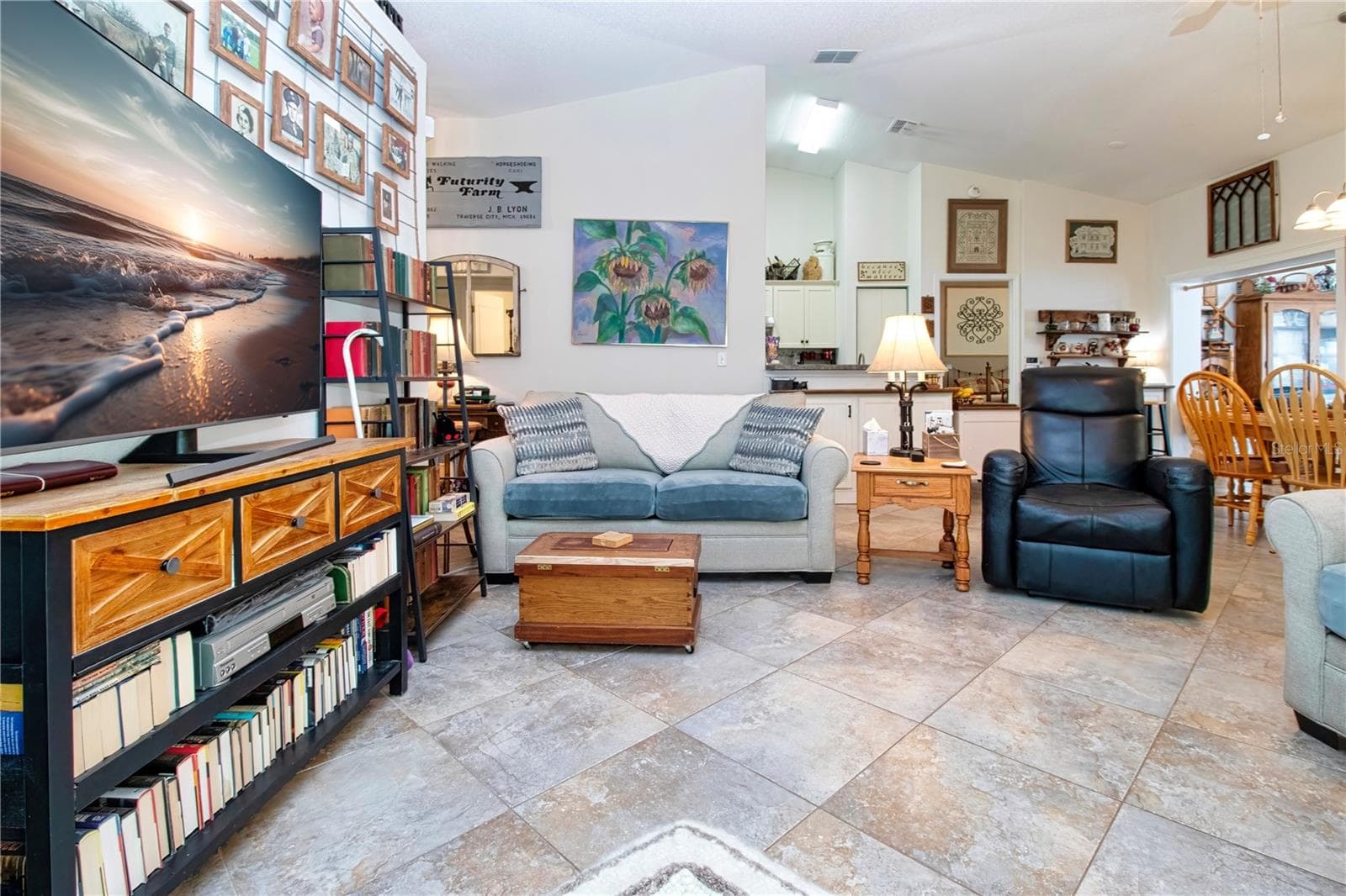 Single Family Residence at 2001 GARDENIA LANDINGS LN, SUN CITY CENTER, photo 10 of 71
