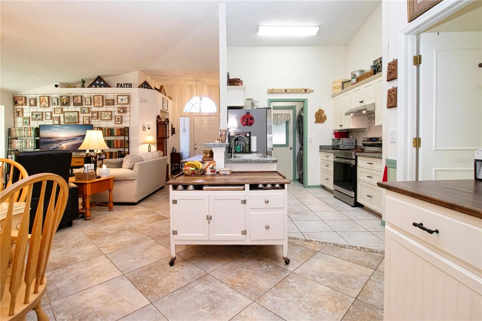 Single Family Residence at 2001 GARDENIA LANDINGS LN, SUN CITY CENTER, photo 17 of 71