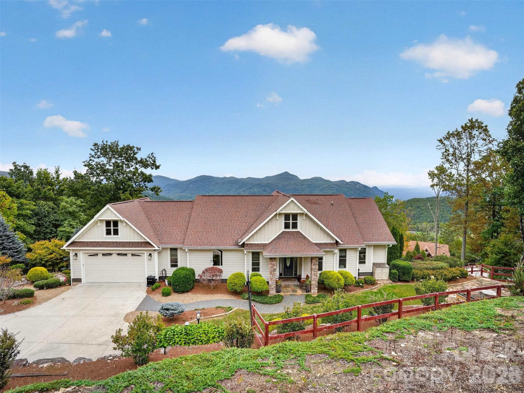 Single Family Residence at 57 Mountainaire Court, Hendersonville, photo 5 of 48