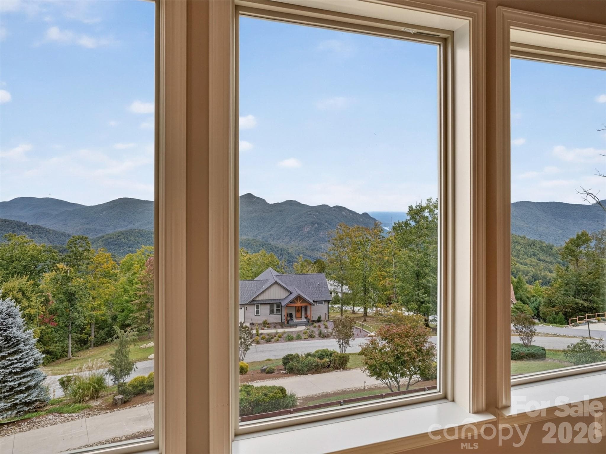 Single Family Residence at 57 Mountainaire Court, Hendersonville, photo 17 of 48