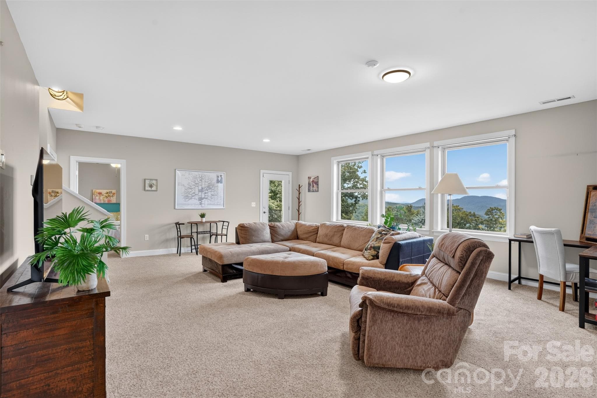 Single Family Residence at 57 Mountainaire Court, Hendersonville, photo 39 of 48