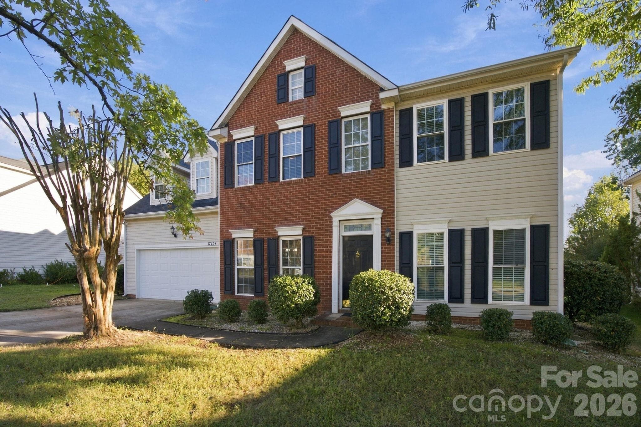 Single Family Residence at 17237 Baldwin Hall Drive, Charlotte, photo 2 of 26