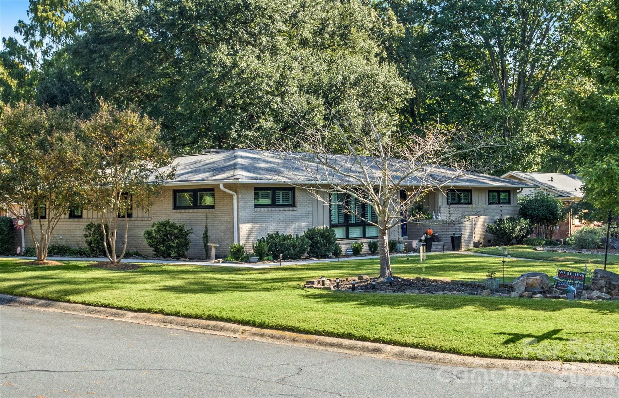 Single Family Residence at 6101 Rose Valley Drive, Charlotte, photo 2 of 48