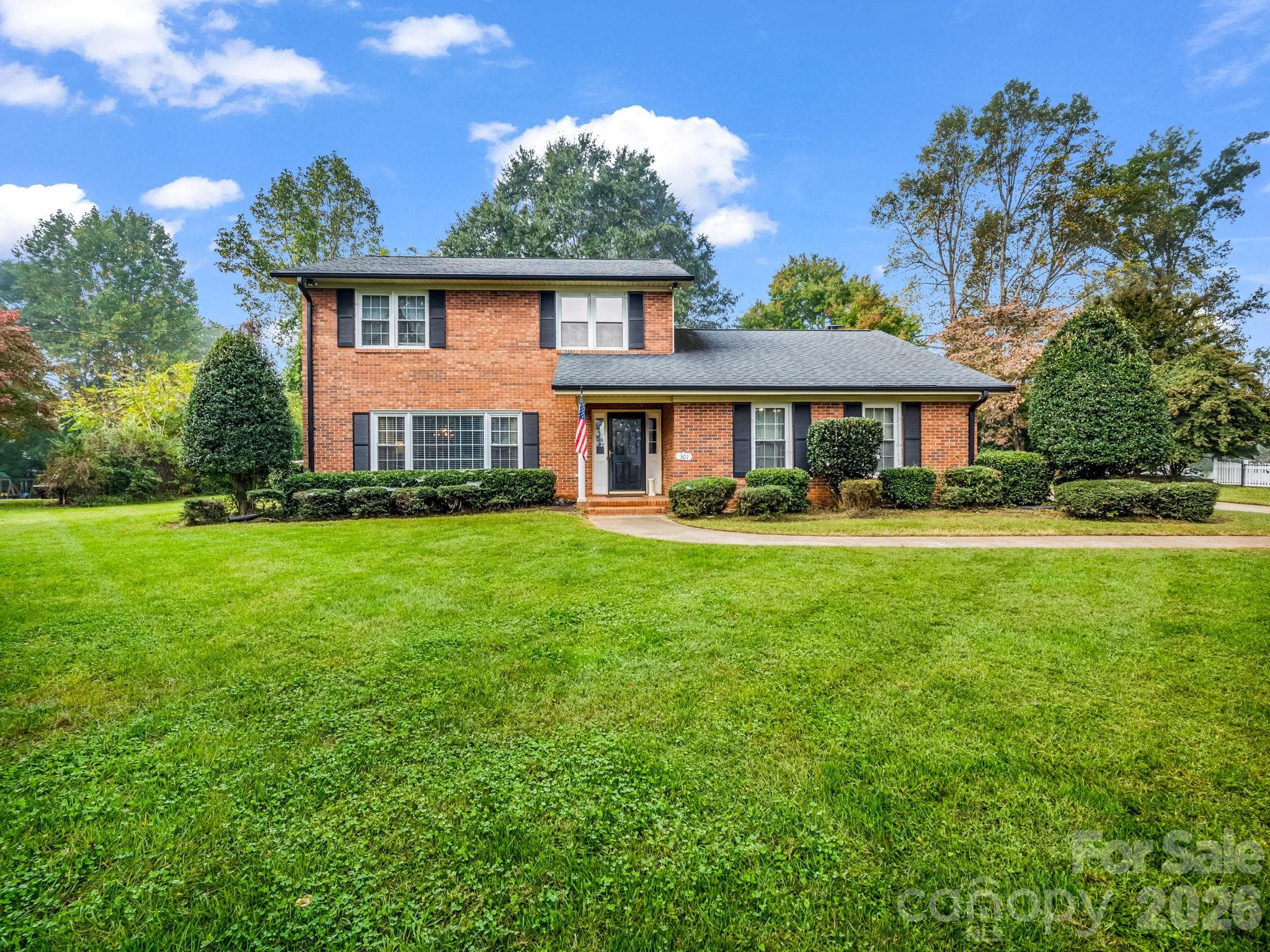 301 Knollwood Drive