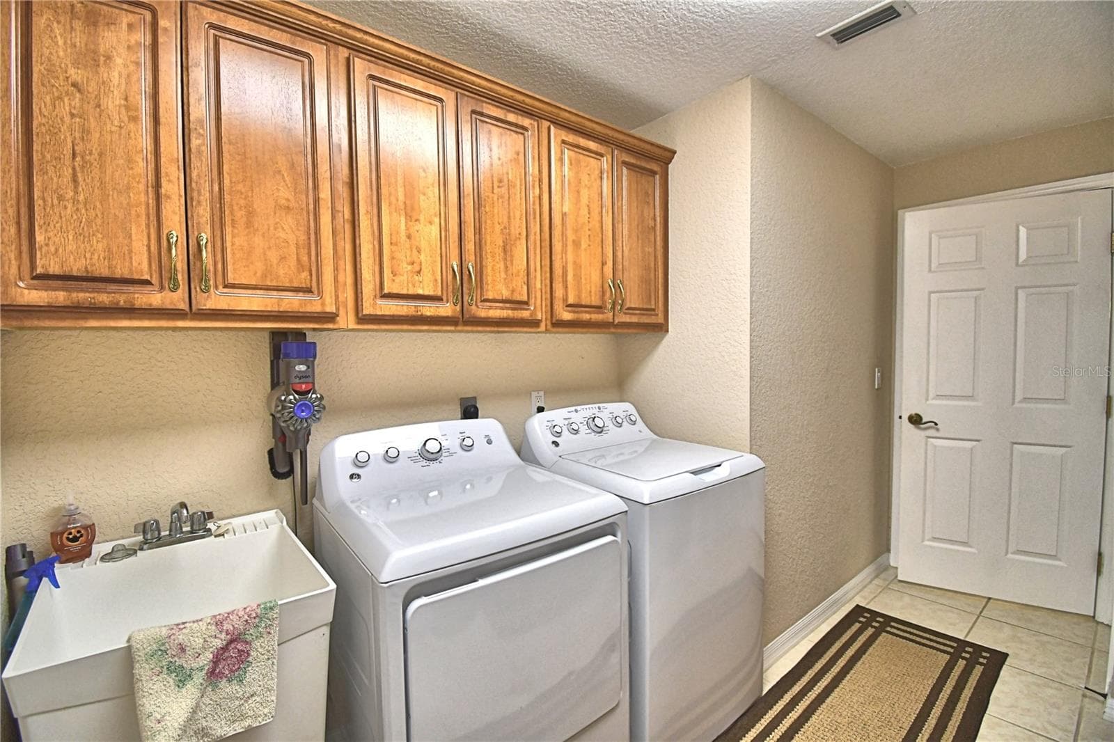 Just off the Kitchen - 2391 S LAKE REEDY BLVD, FROSTPROOF