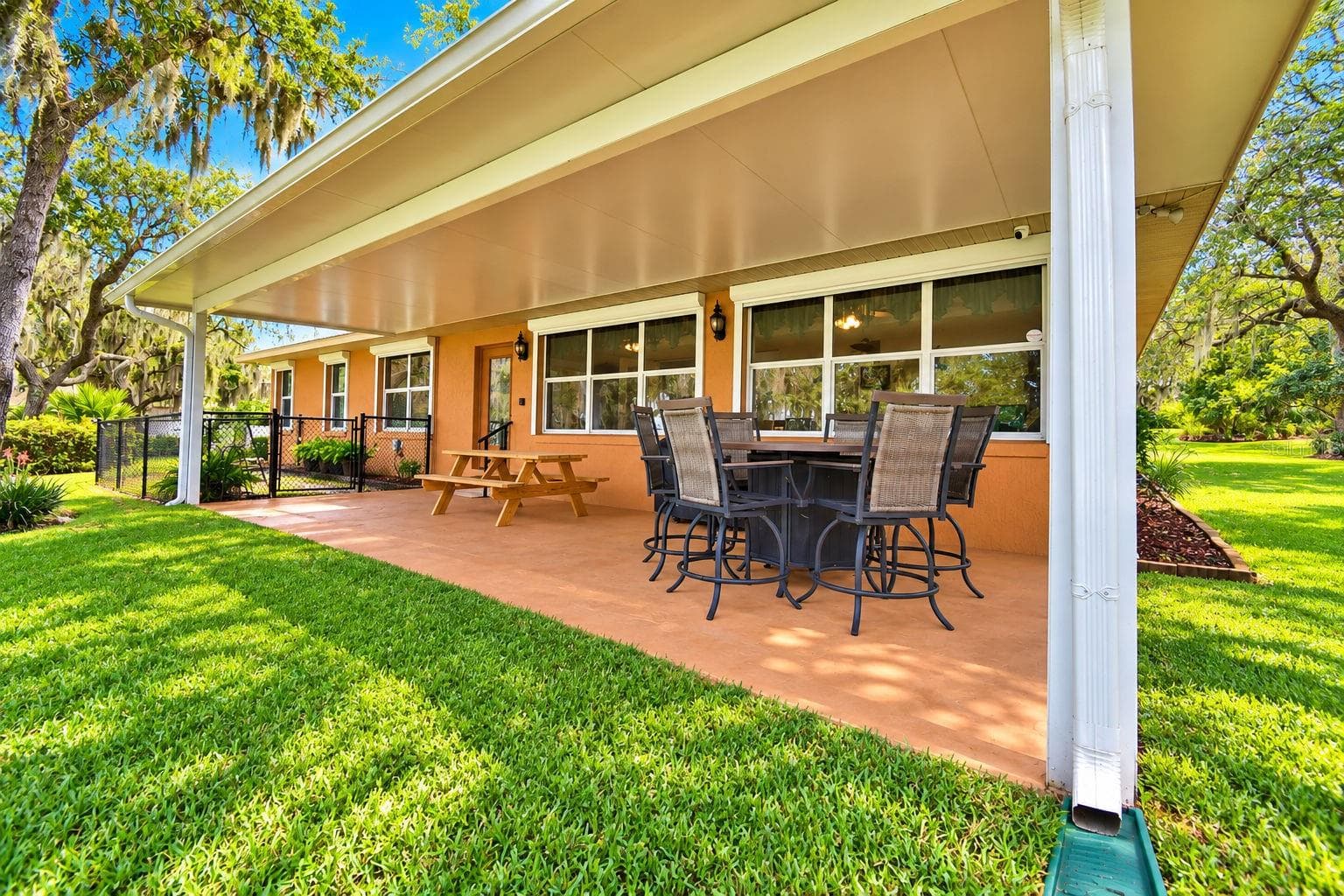 Open back patio with fenced dog run - 2391 S LAKE REEDY BLVD, FROSTPROOF