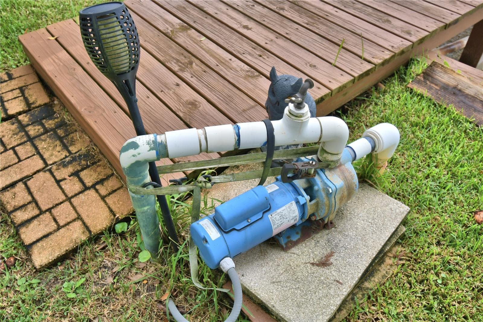Pump for yard irrigation out of the lake - 2391 S LAKE REEDY BLVD, FROSTPROOF
