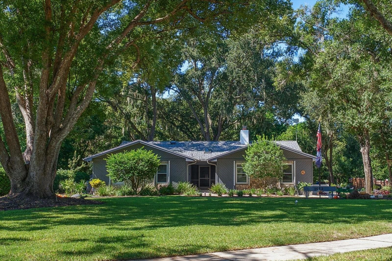 1652 HOBBIT RD