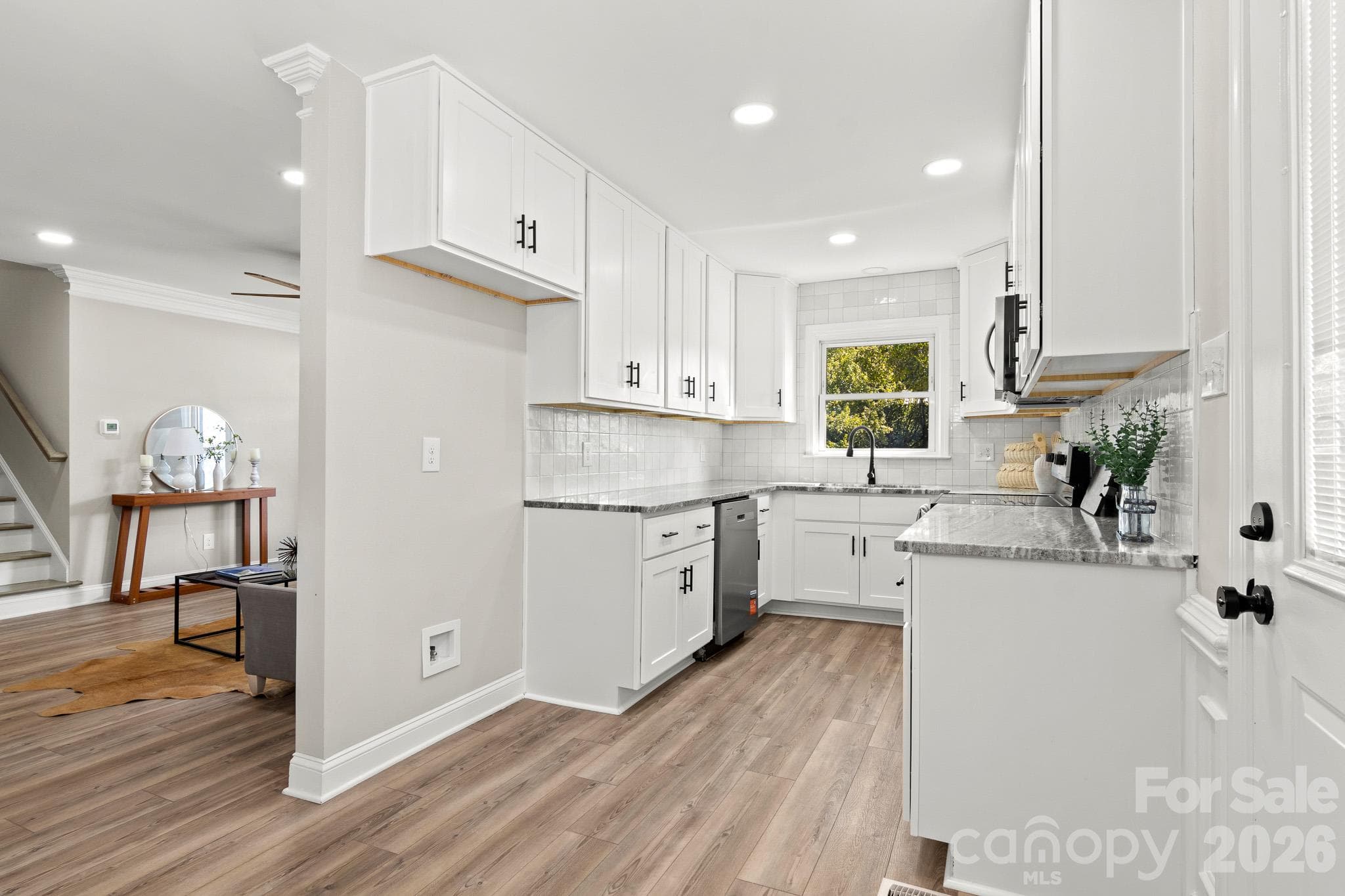Single Family Residence at 309 Catawba Circle N, Matthews, photo 10 of 48