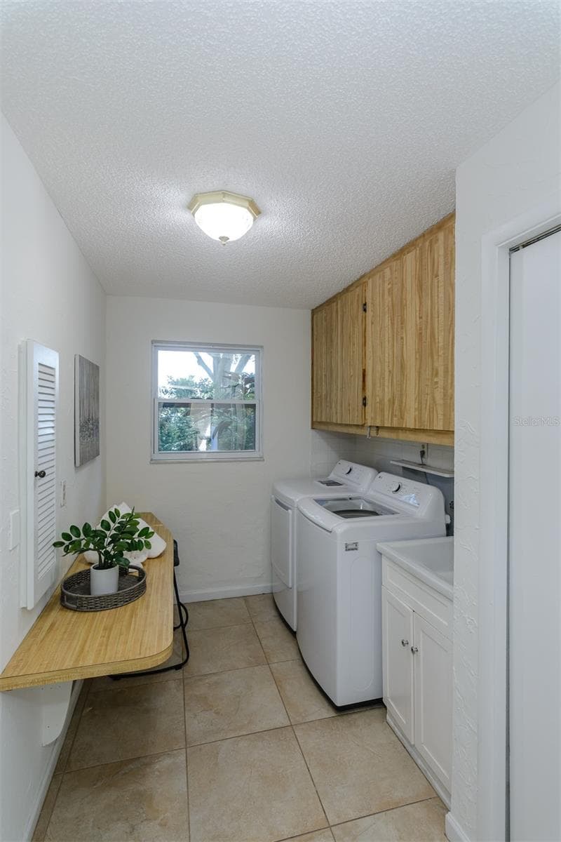 Single Family Residence at 2977 AMBLEGLEN CT, CLEARWATER, photo 37 of 56