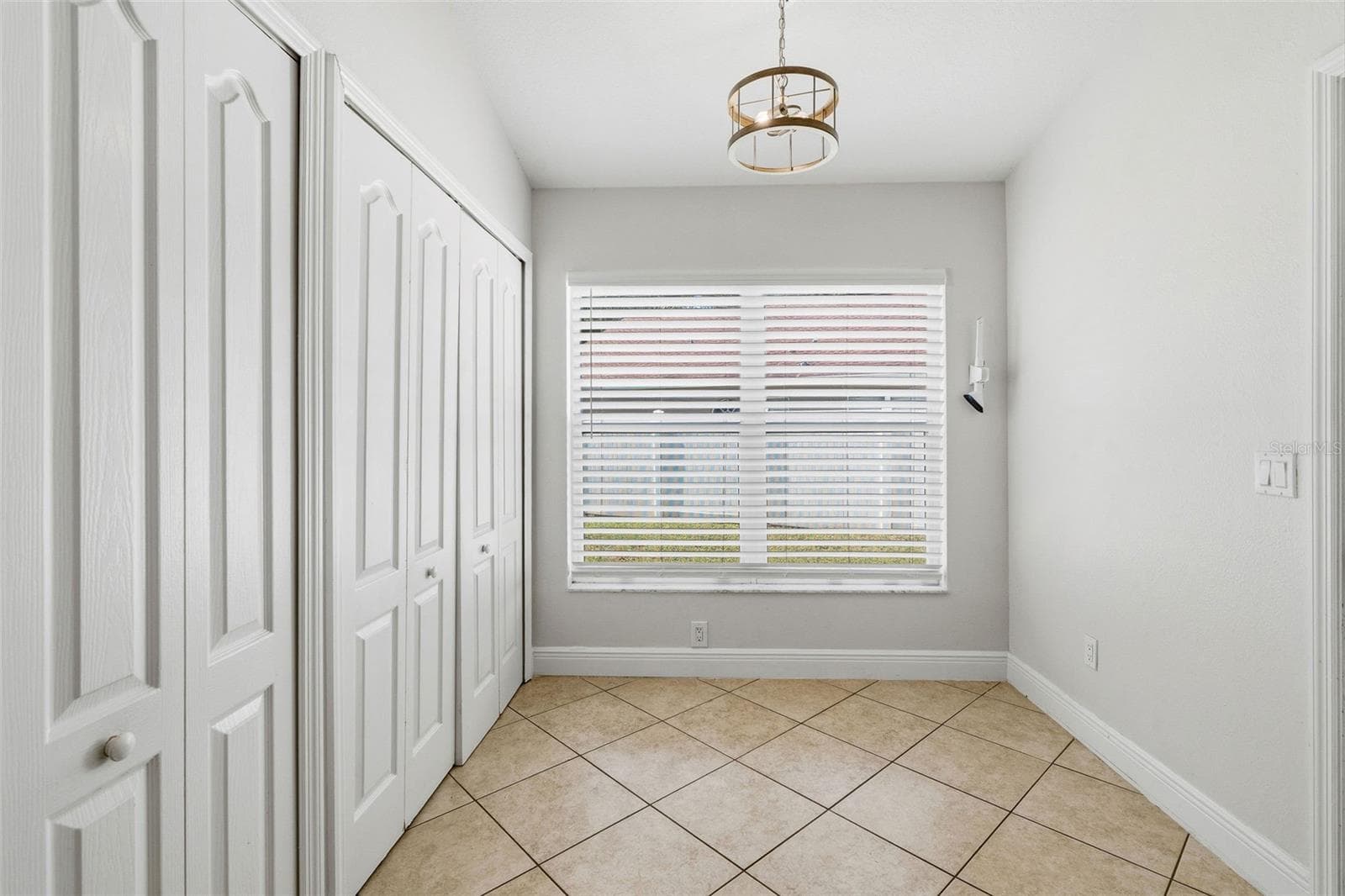 EATING SPACE IN KITCHEN - 29002 OLD MARSH, WESLEY CHAPEL