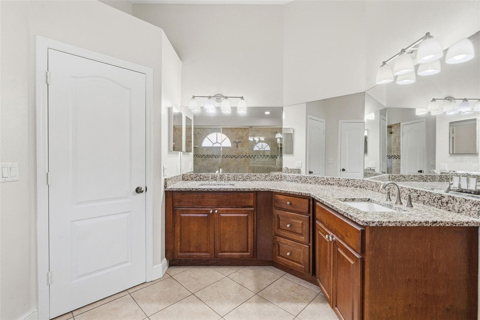 MASTER BATH - 29002 OLD MARSH, WESLEY CHAPEL